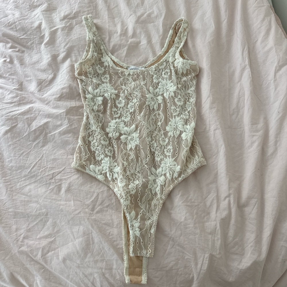 vestique Cream Floral Lace Sheer Bodysuit